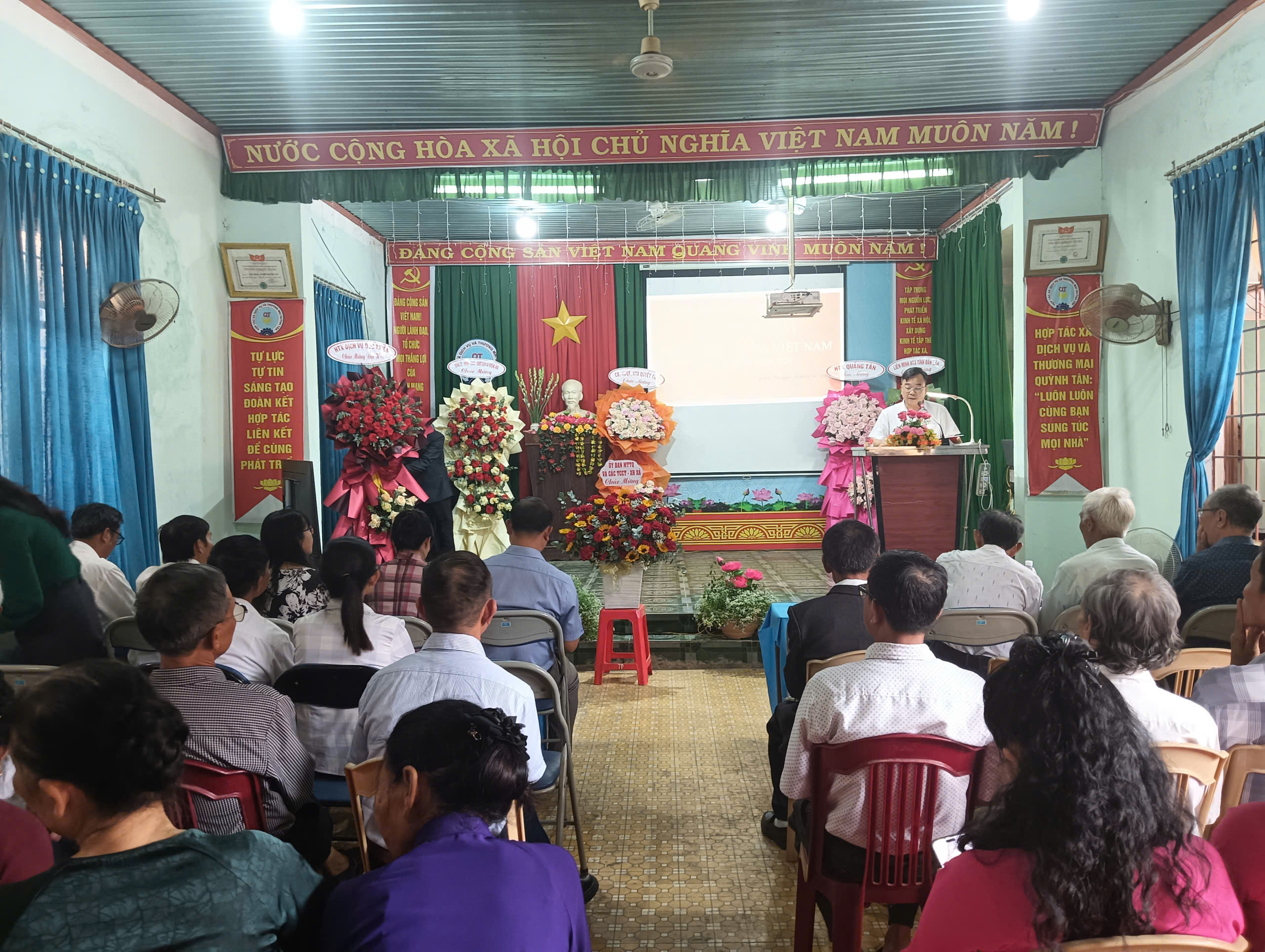 a Khoa phat bieu quynh tan